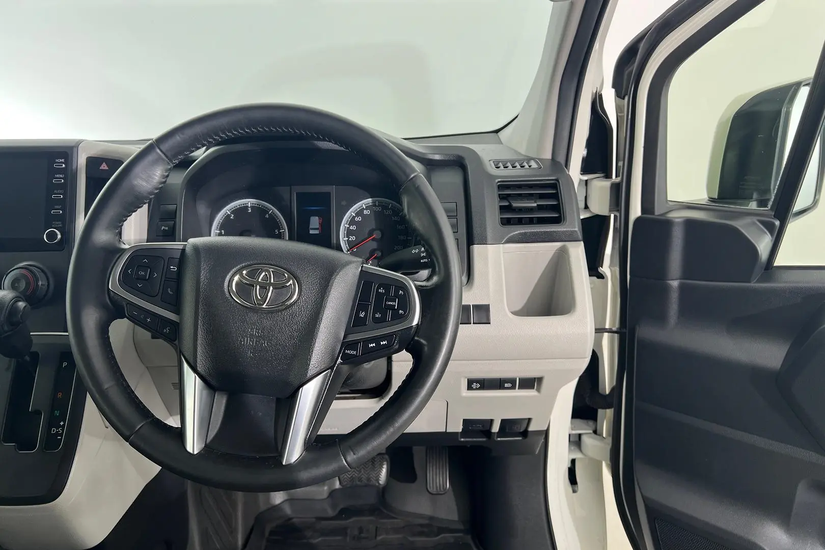 2022 Toyota Hiace Gallery Image 22