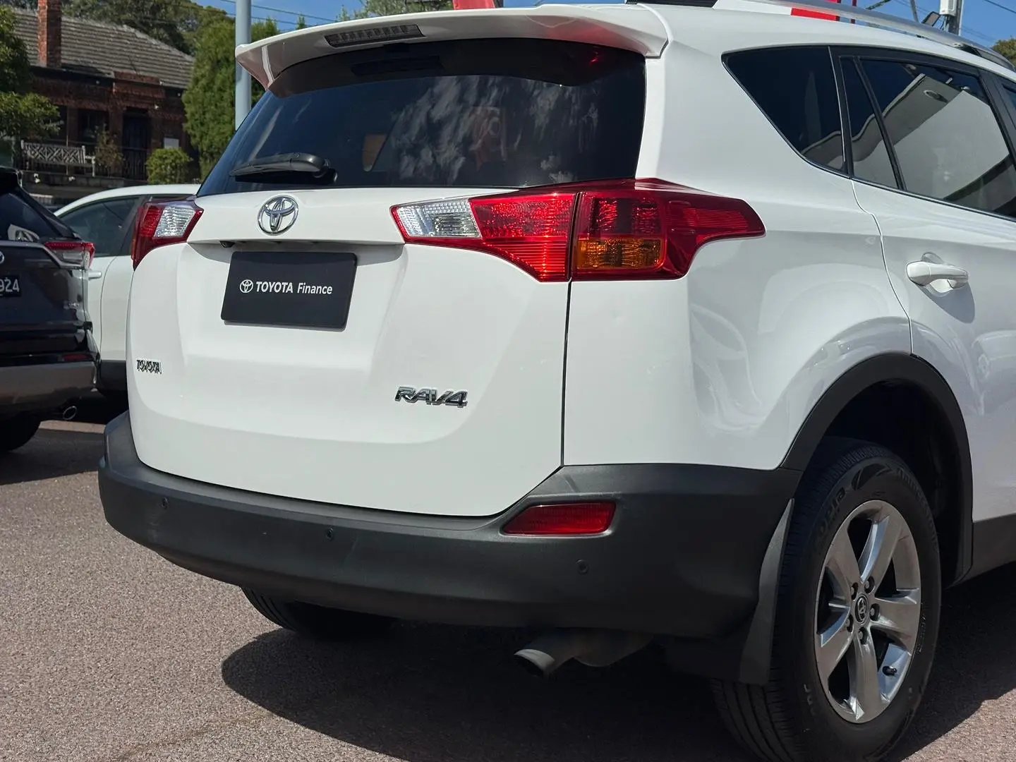 2015 Toyota RAV4 Gallery Image 5