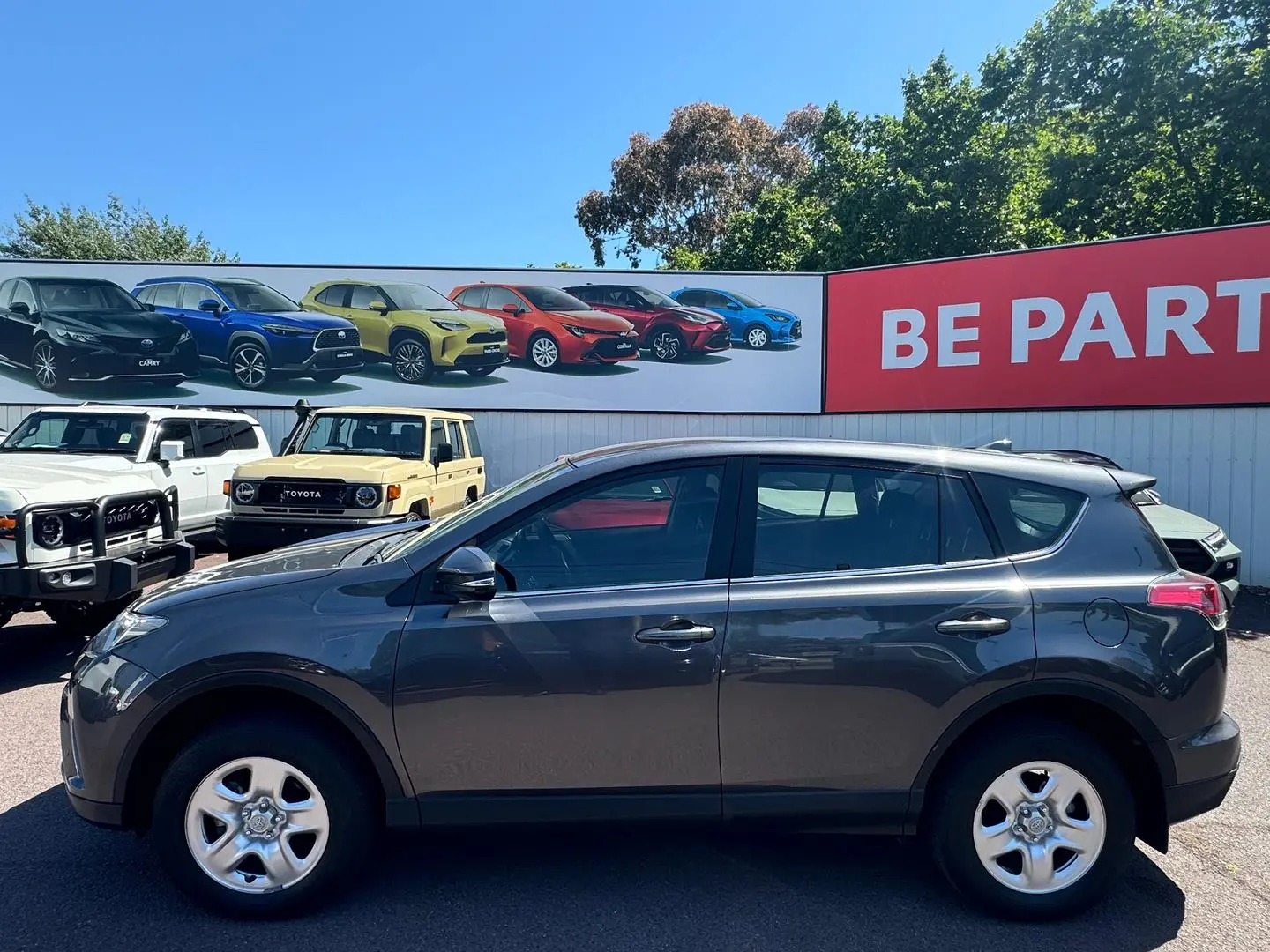 2018 Toyota Rav4 Gallery Image 9