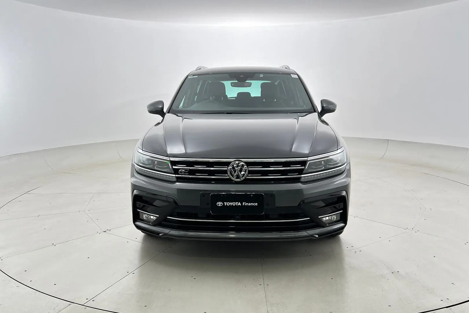 2020 Volkswagen Tiguan Gallery Image 9