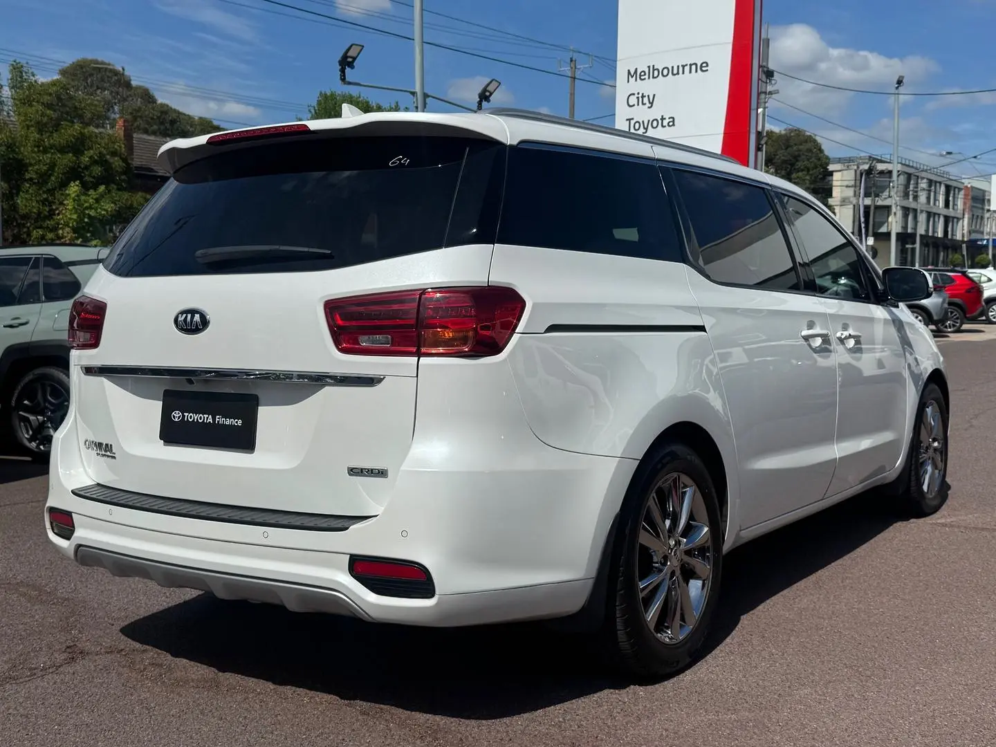 2019 Kia Carnival Gallery Image 4