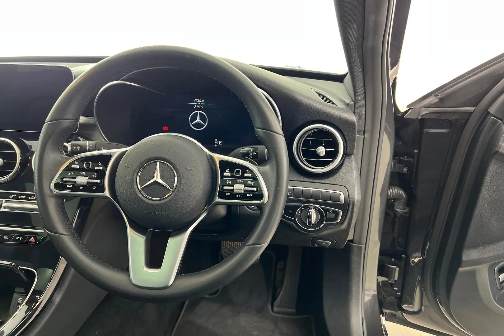 2020 Mercedes-Benz C-Class Gallery Image 17