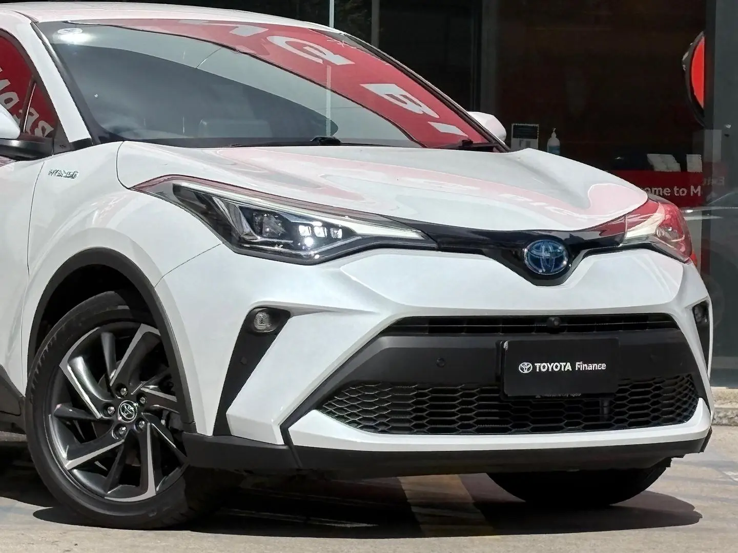 2022 Toyota C-HR Gallery Image 3