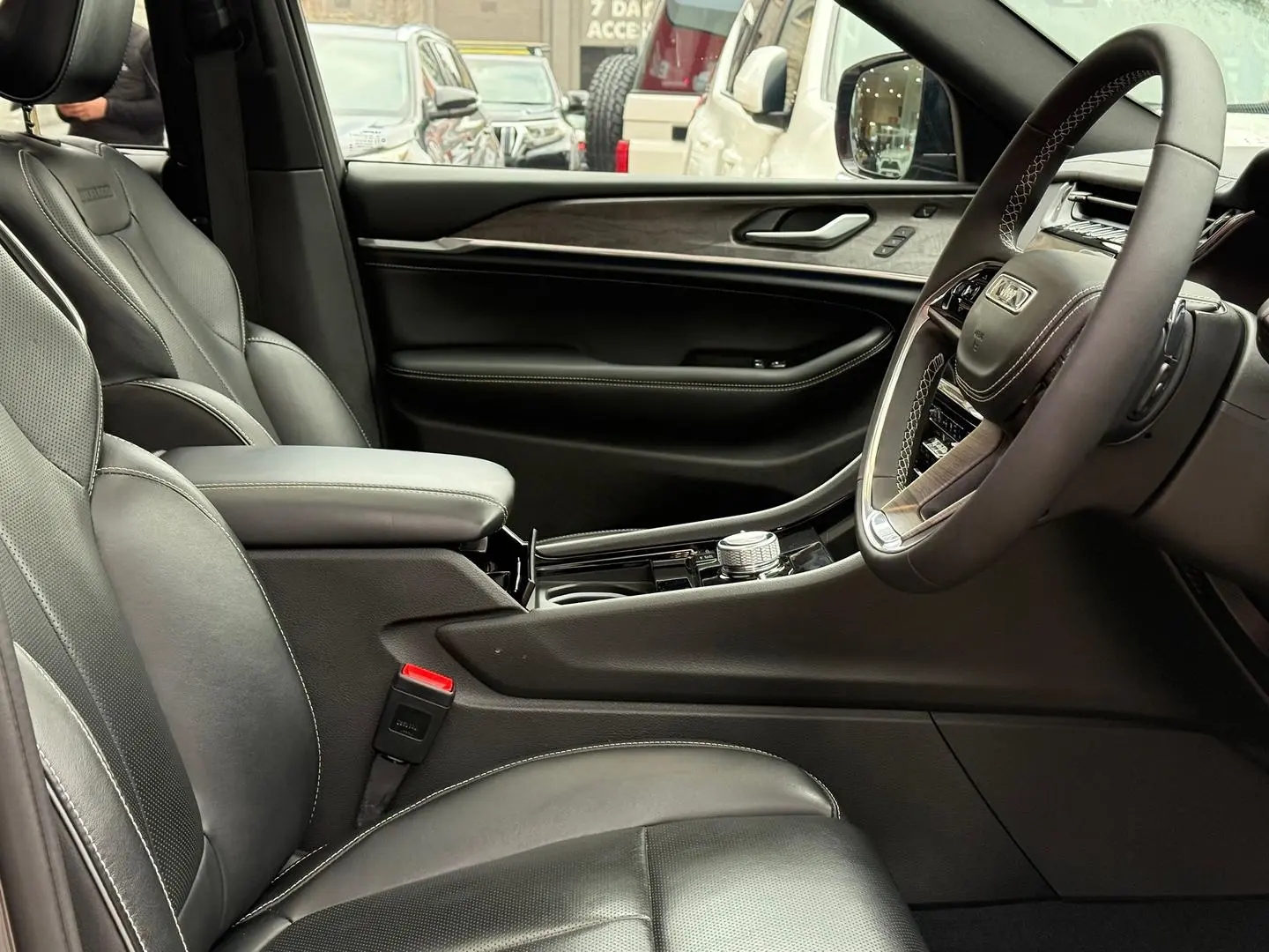2023 Jeep Grand Cherokee Gallery Image 13