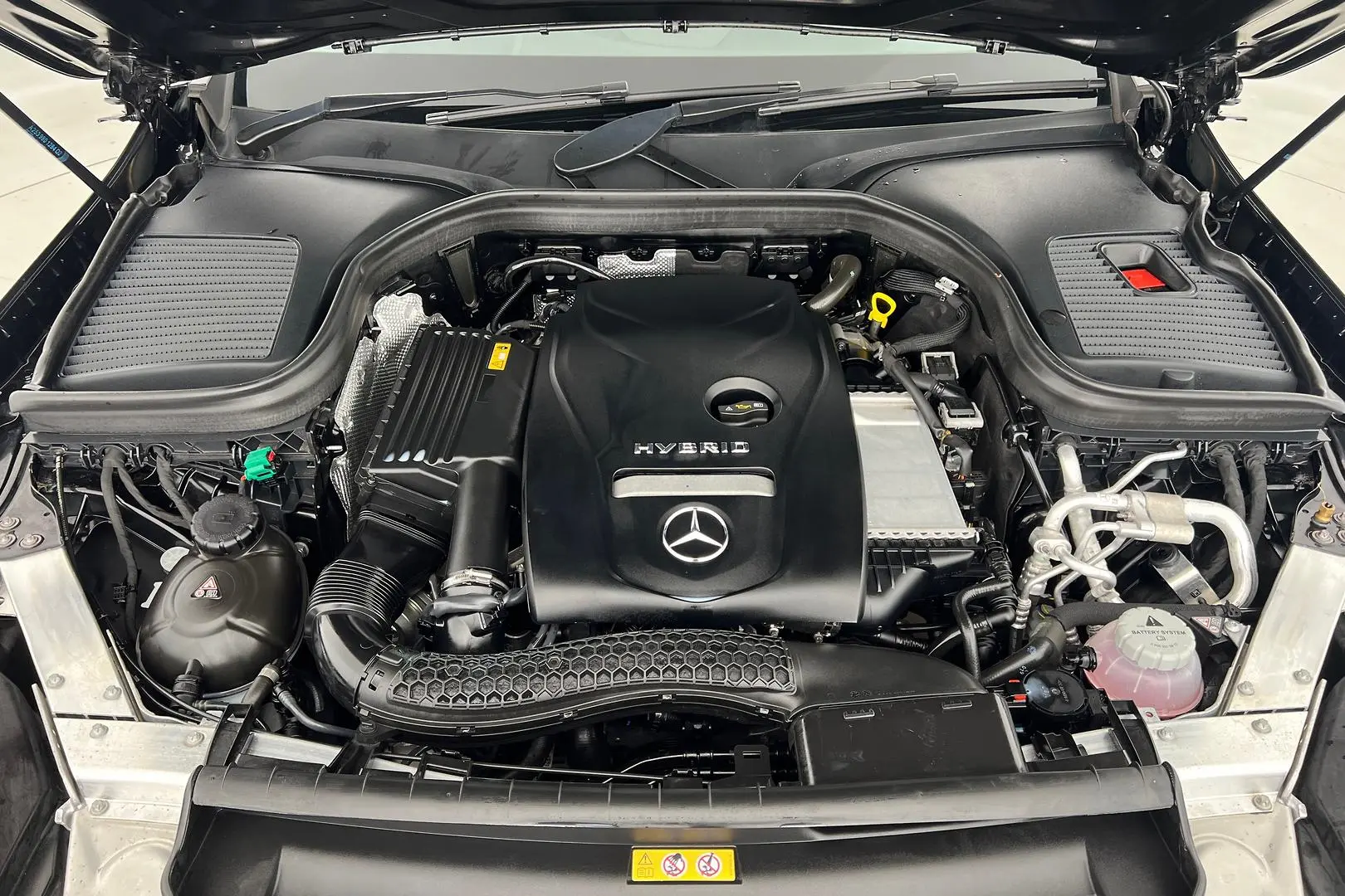 2022 Mercedes-Benz GLC-Class Gallery Image 24