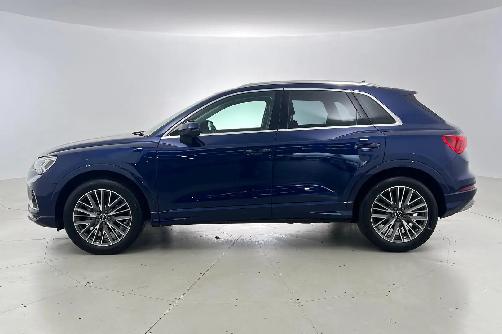 2021 Audi Q3 Gallery Image 8