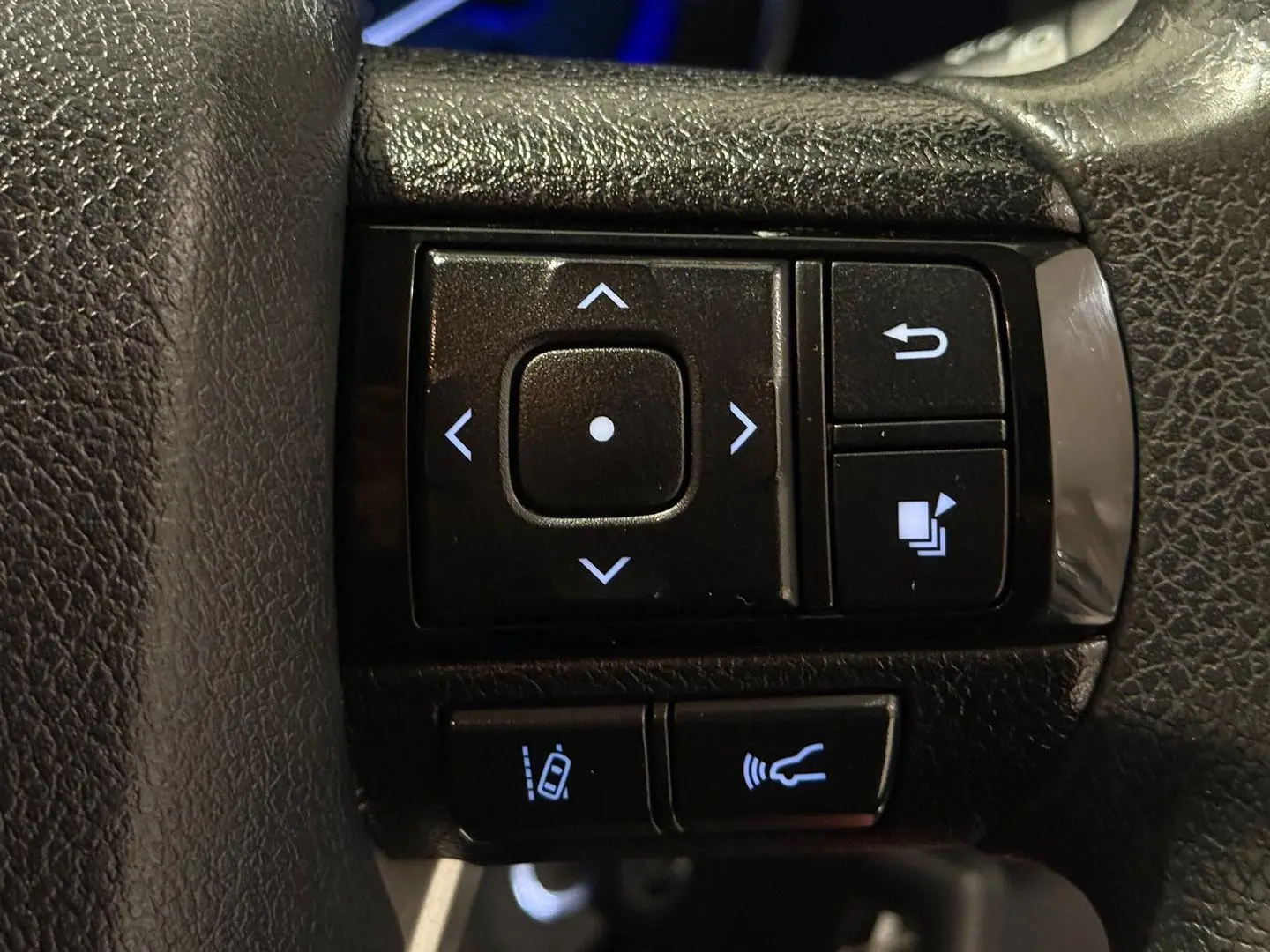 2019 Toyota Hilux Gallery Image 23
