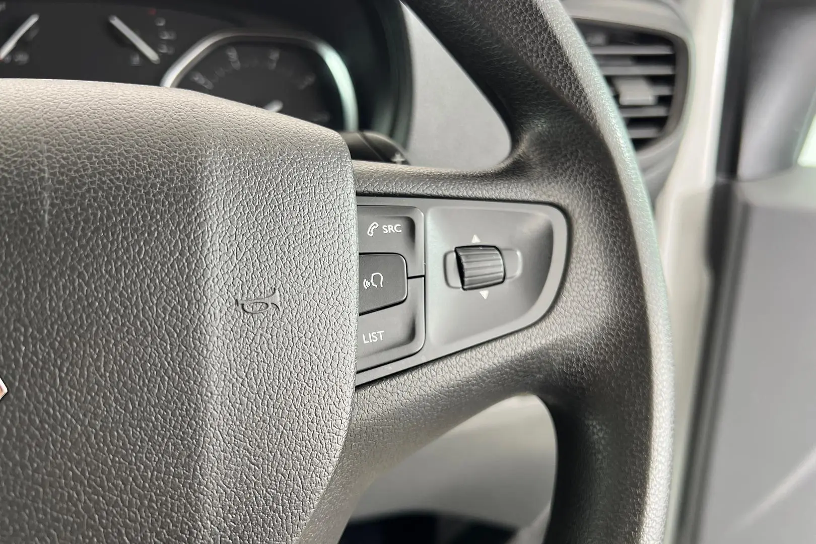 2020 Peugeot Expert Gallery Image 19