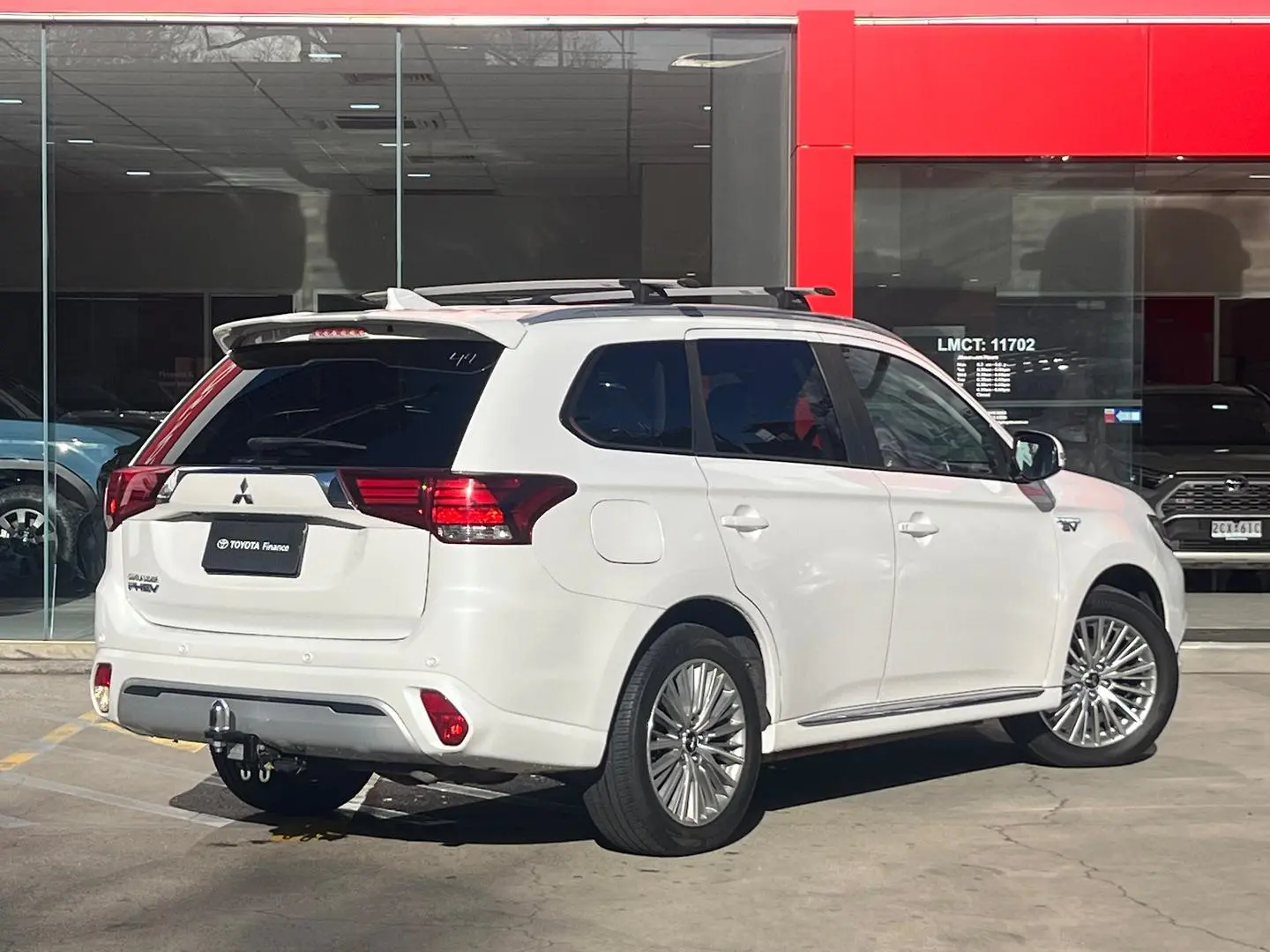 2018 Mitsubishi Outlander Gallery Image 4
