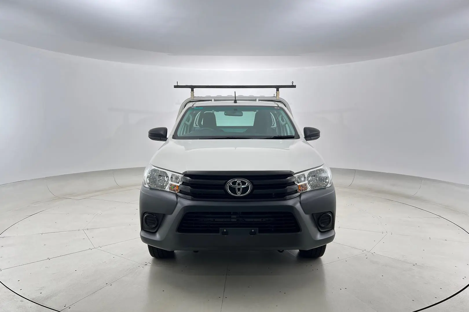 2018 Toyota Hilux Gallery Image 3