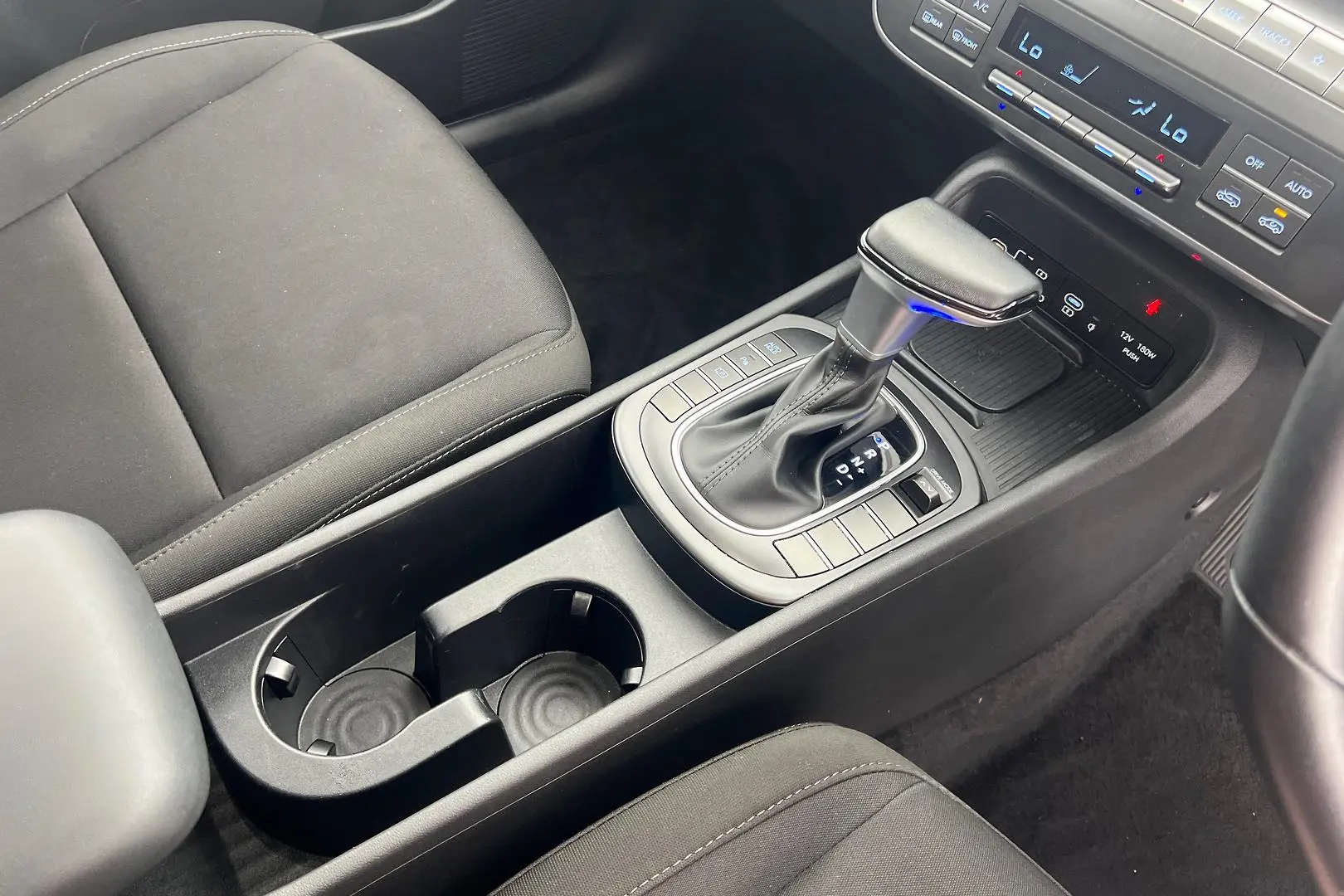 2024 Hyundai Kona Gallery Image 12