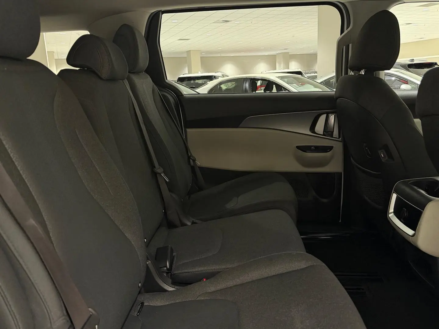 2021 Kia Carnival Gallery Image 14