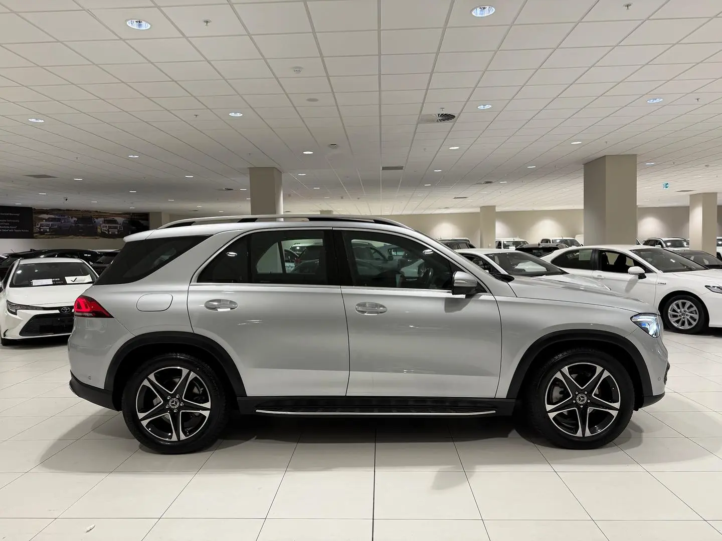 2021 Mercedes-Benz GLE-Class Gallery Image 2