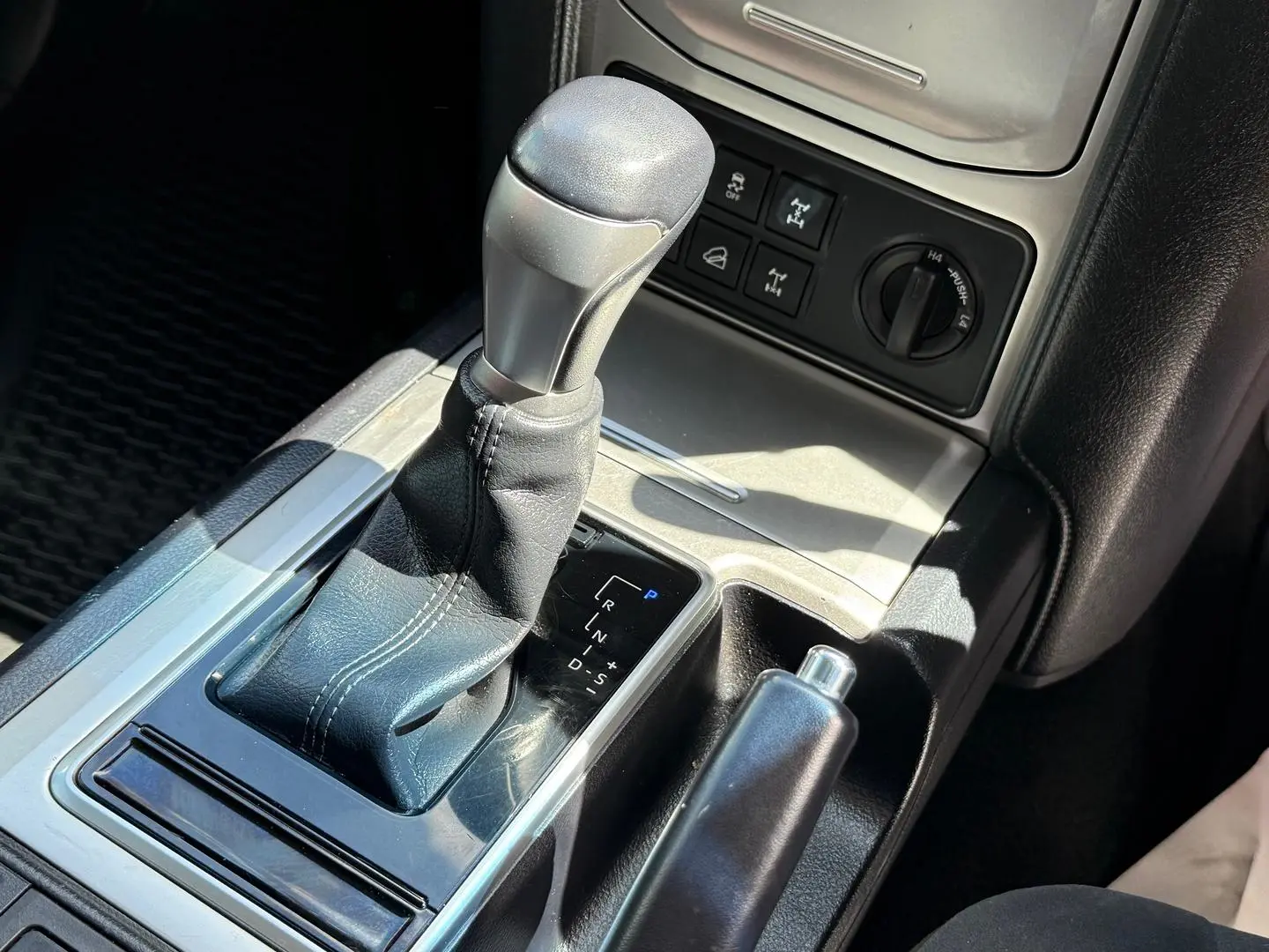 2020 Toyota Landcruiser Prado Gallery Image 16