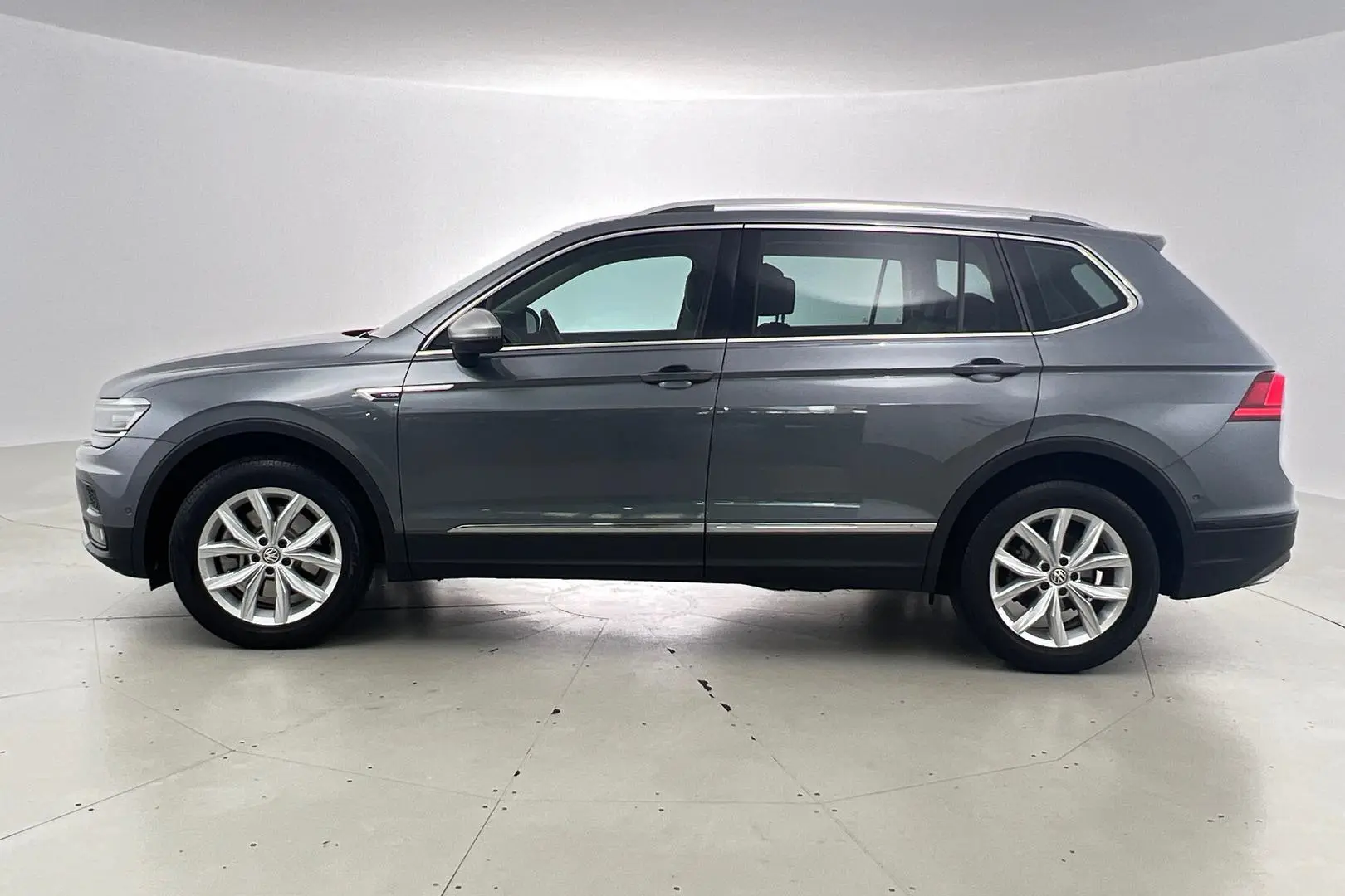 2021 Volkswagen Tiguan Gallery Image 8