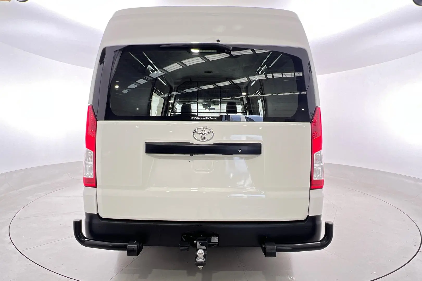 2022 Toyota Hiace Gallery Image 7