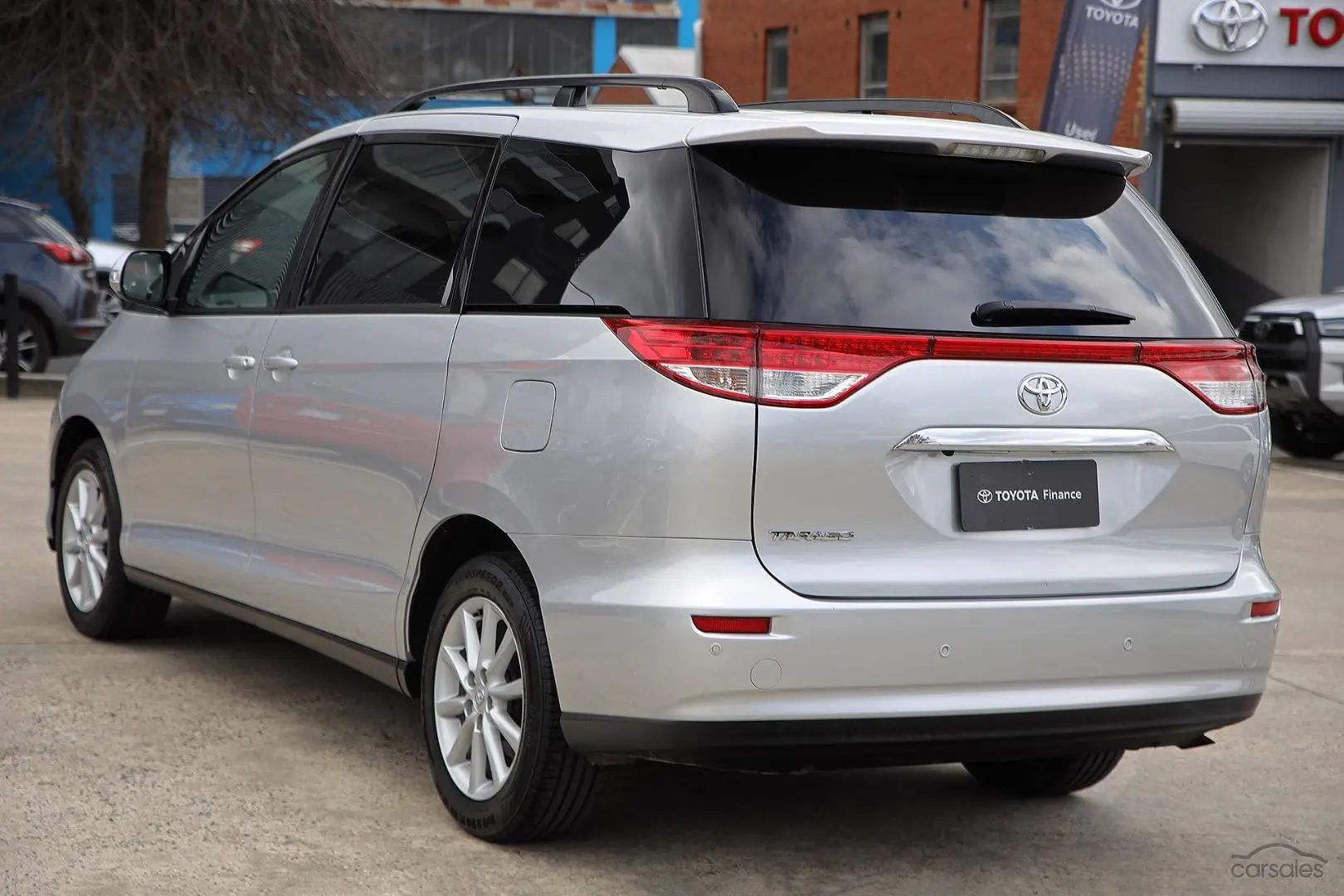 2019 Toyota Tarago Image 2