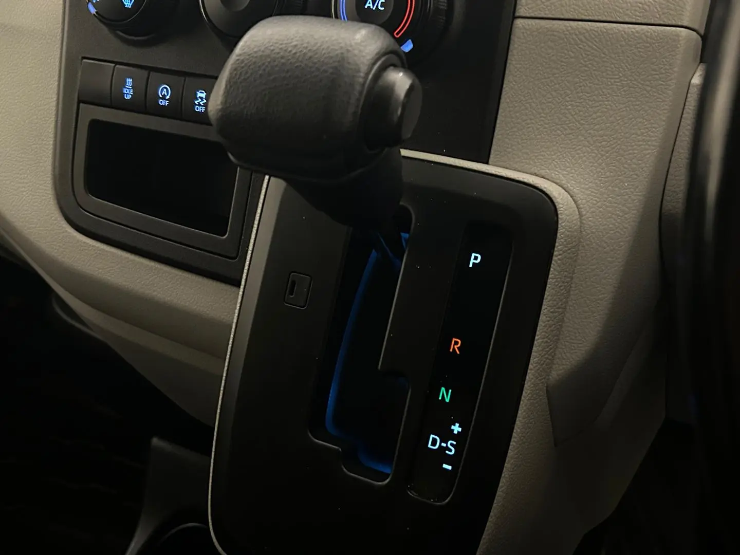 2021 Toyota Hiace Gallery Image 23