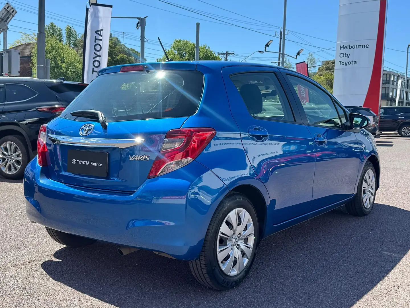 2015 Toyota Yaris Gallery Image 4