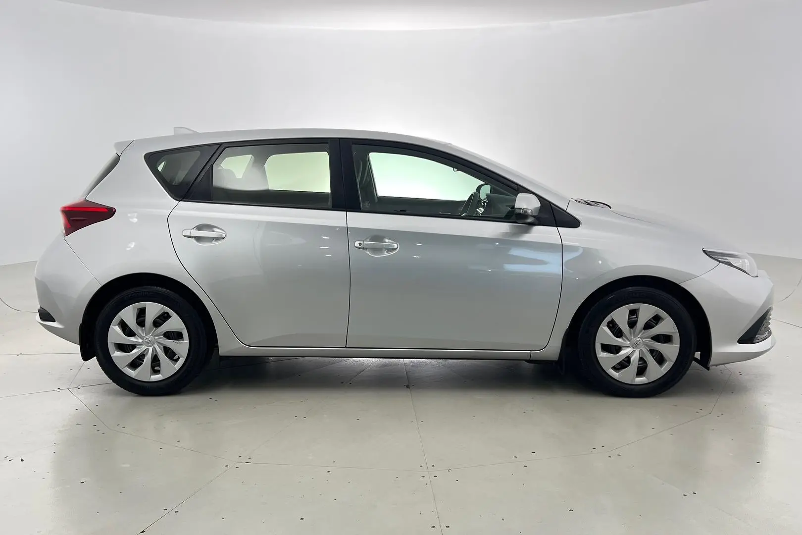 2016 Toyota Corolla Gallery Image 3