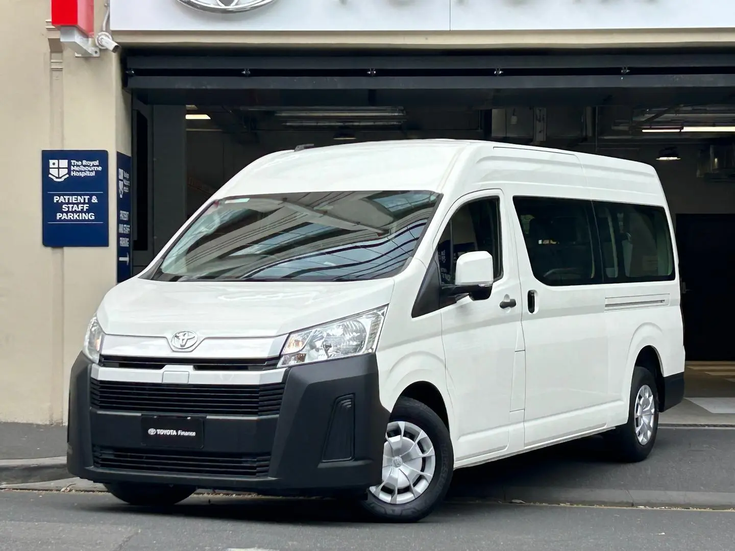 2019 Toyota Hiace Gallery Image 5