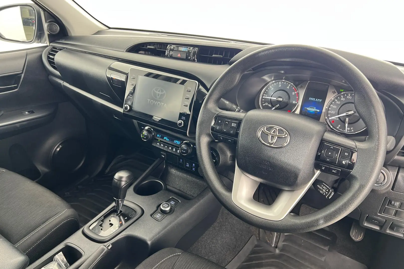 2024 Toyota Hilux Gallery Image 9