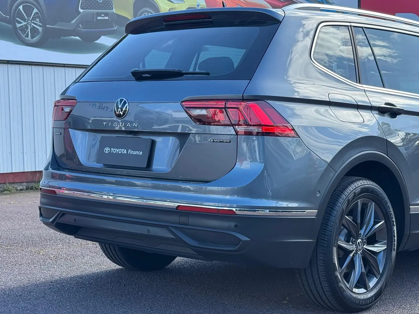 2023 Volkswagen Tiguan Gallery Image 5
