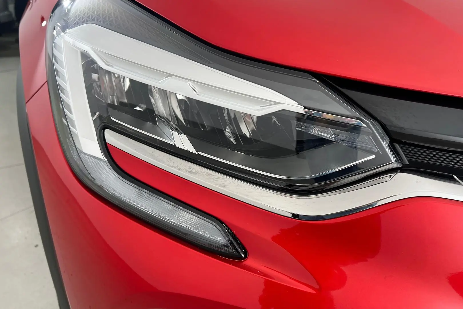 2022 Renault Captur Gallery Image 2