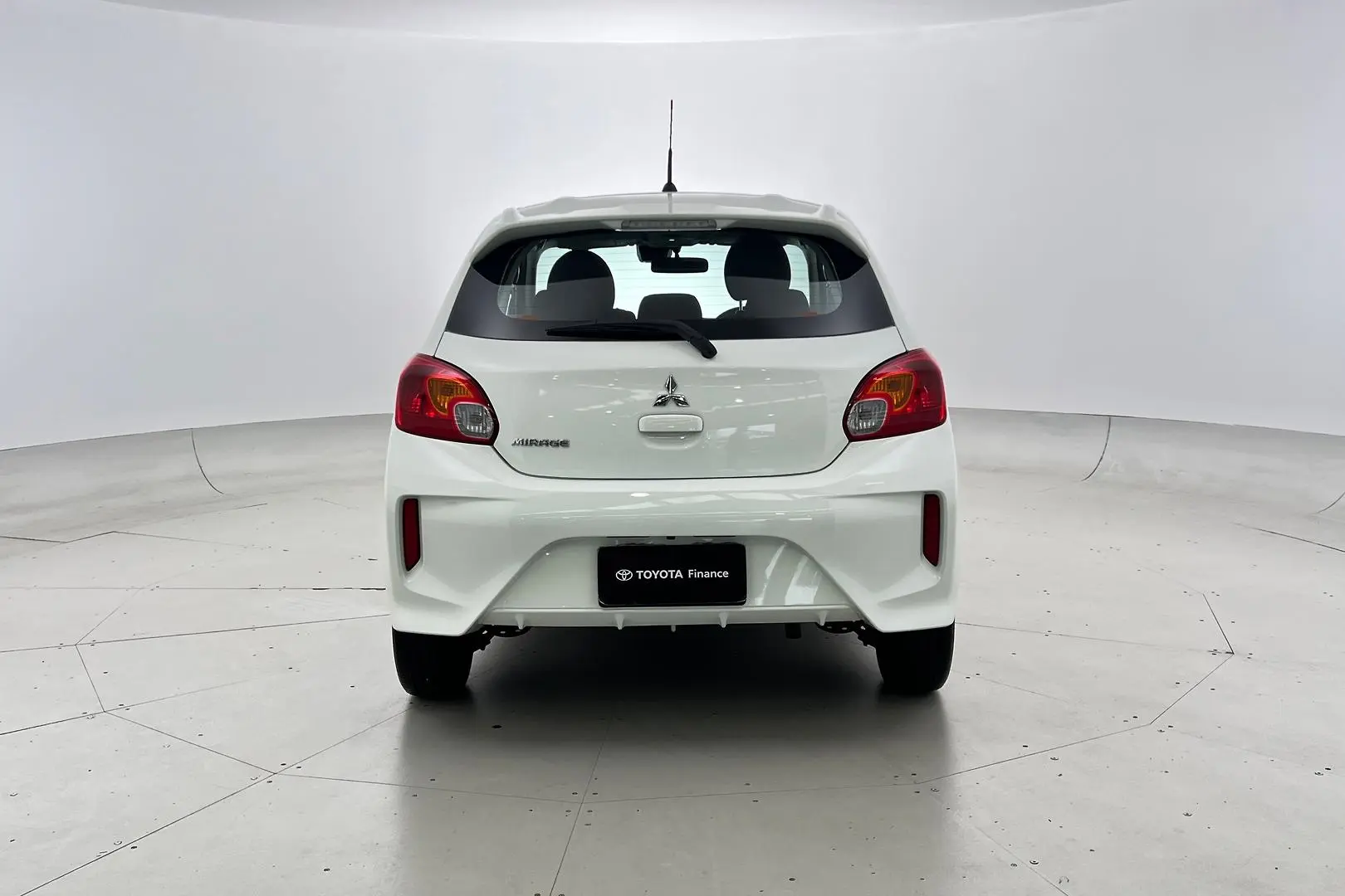2020 Mitsubishi Mirage Gallery Image 3