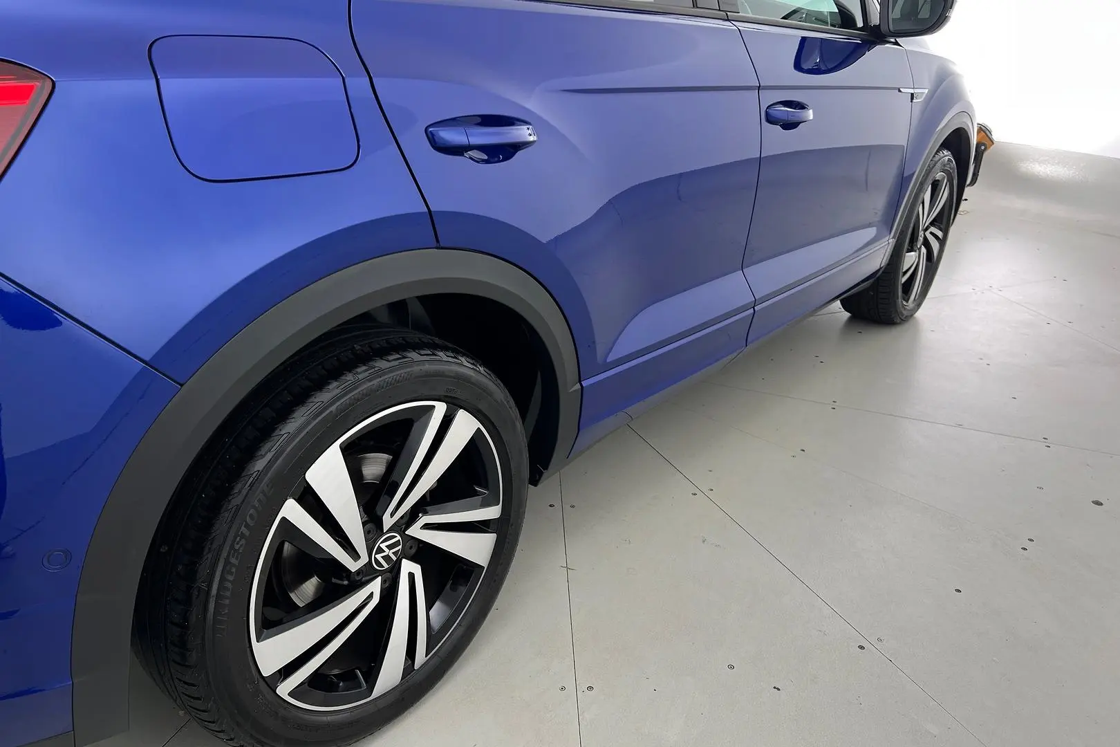 2023 Volkswagen T-Roc Gallery Image 5