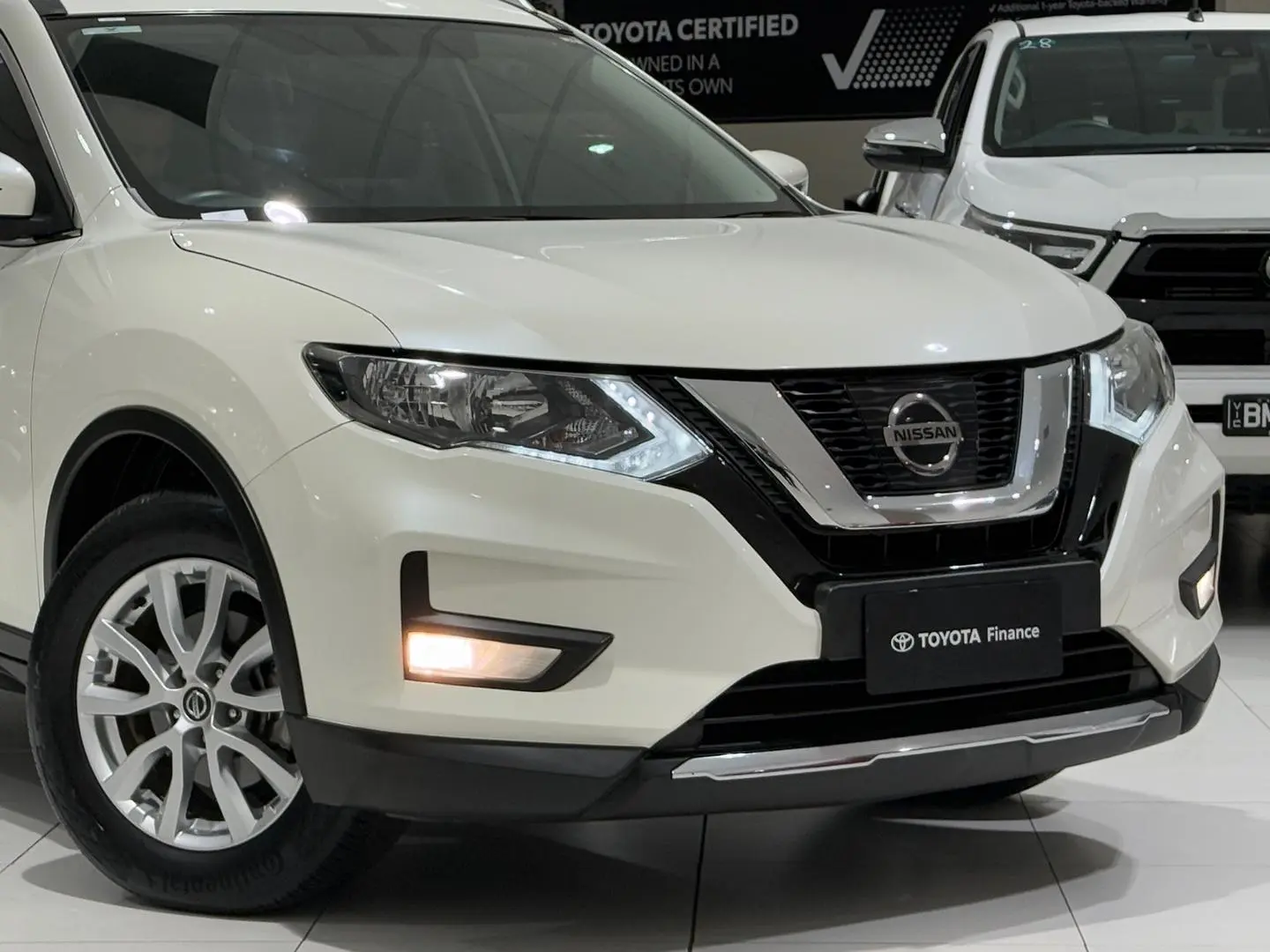 2020 Nissan X-Trail Gallery Image 3