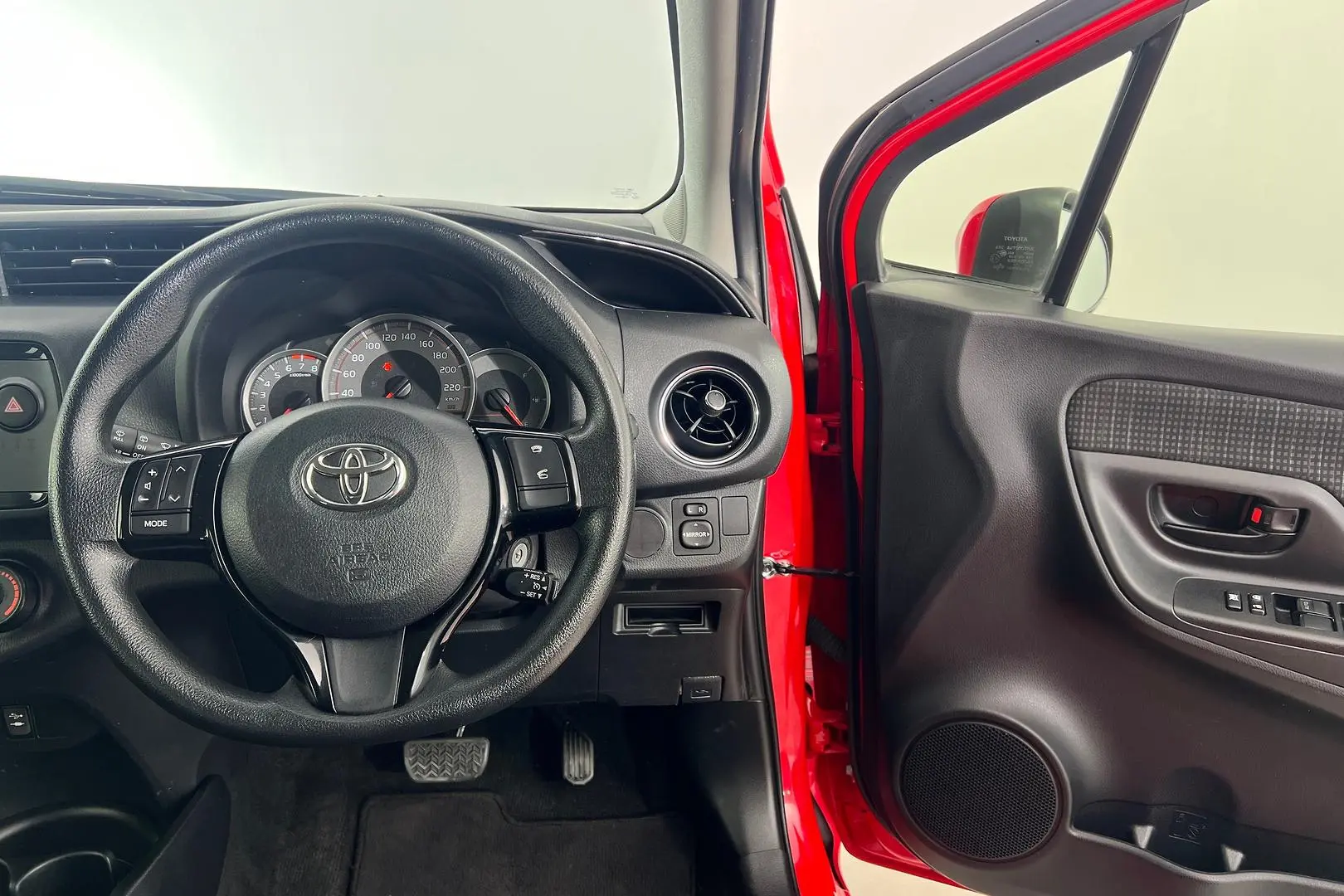 2019 Toyota Yaris Gallery Image 15