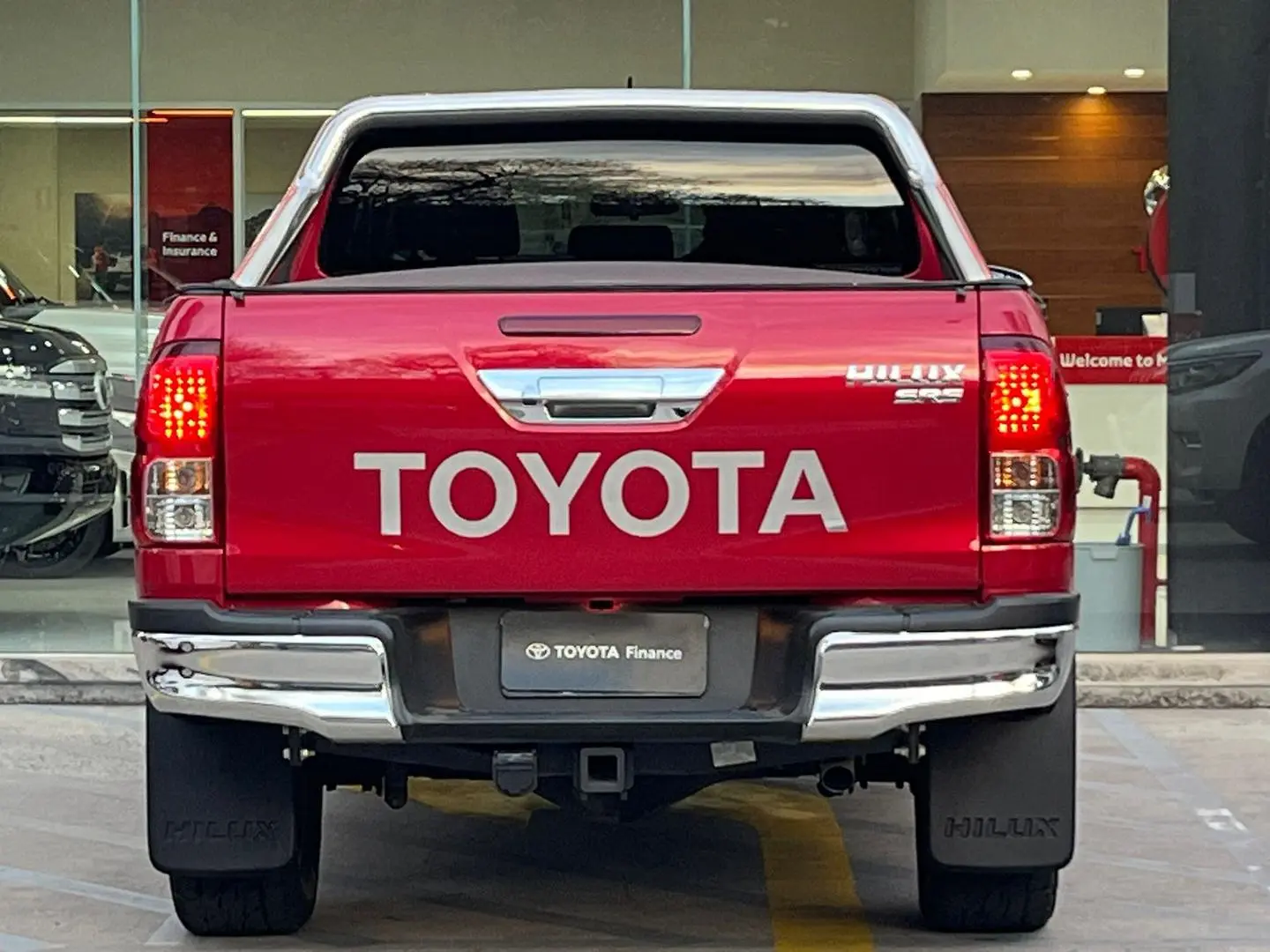 2016 Toyota Hilux Gallery Image 7