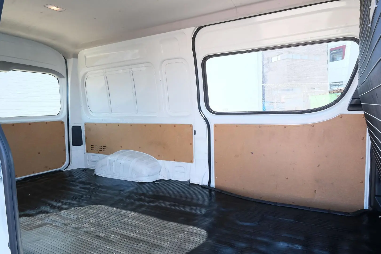 2022 Toyota Hiace Gallery Image 12