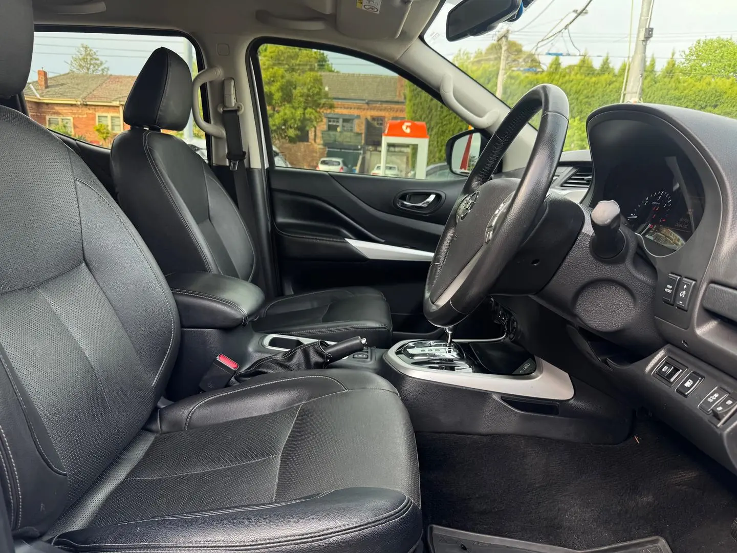 2020 Nissan Navara Gallery Image 12