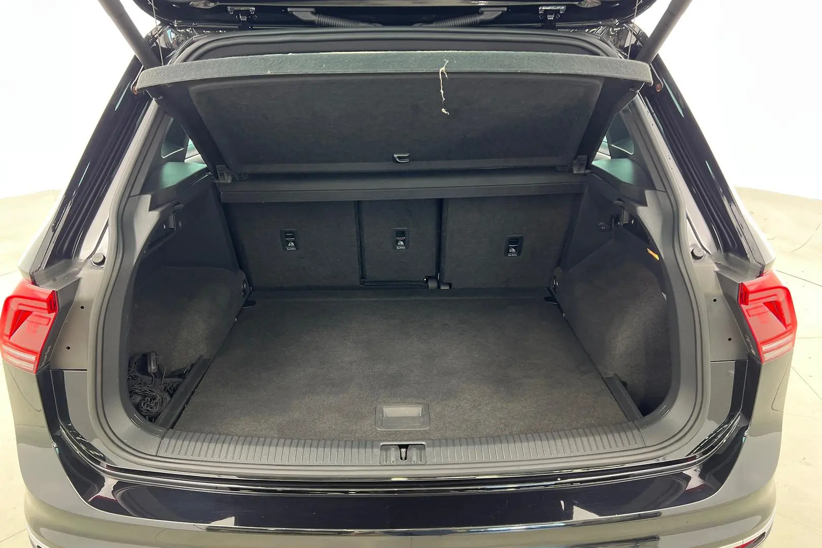 2020 Volkswagen Tiguan Gallery Image 24