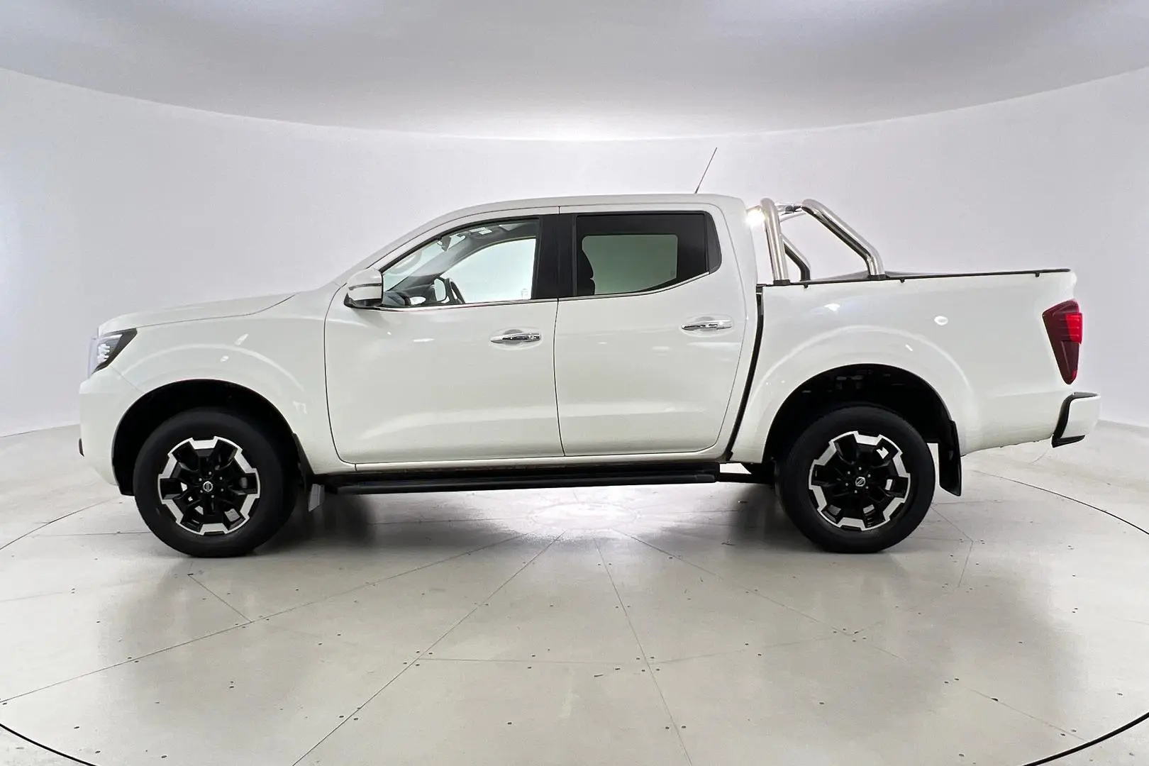 2021 Nissan Navara Gallery Image 7