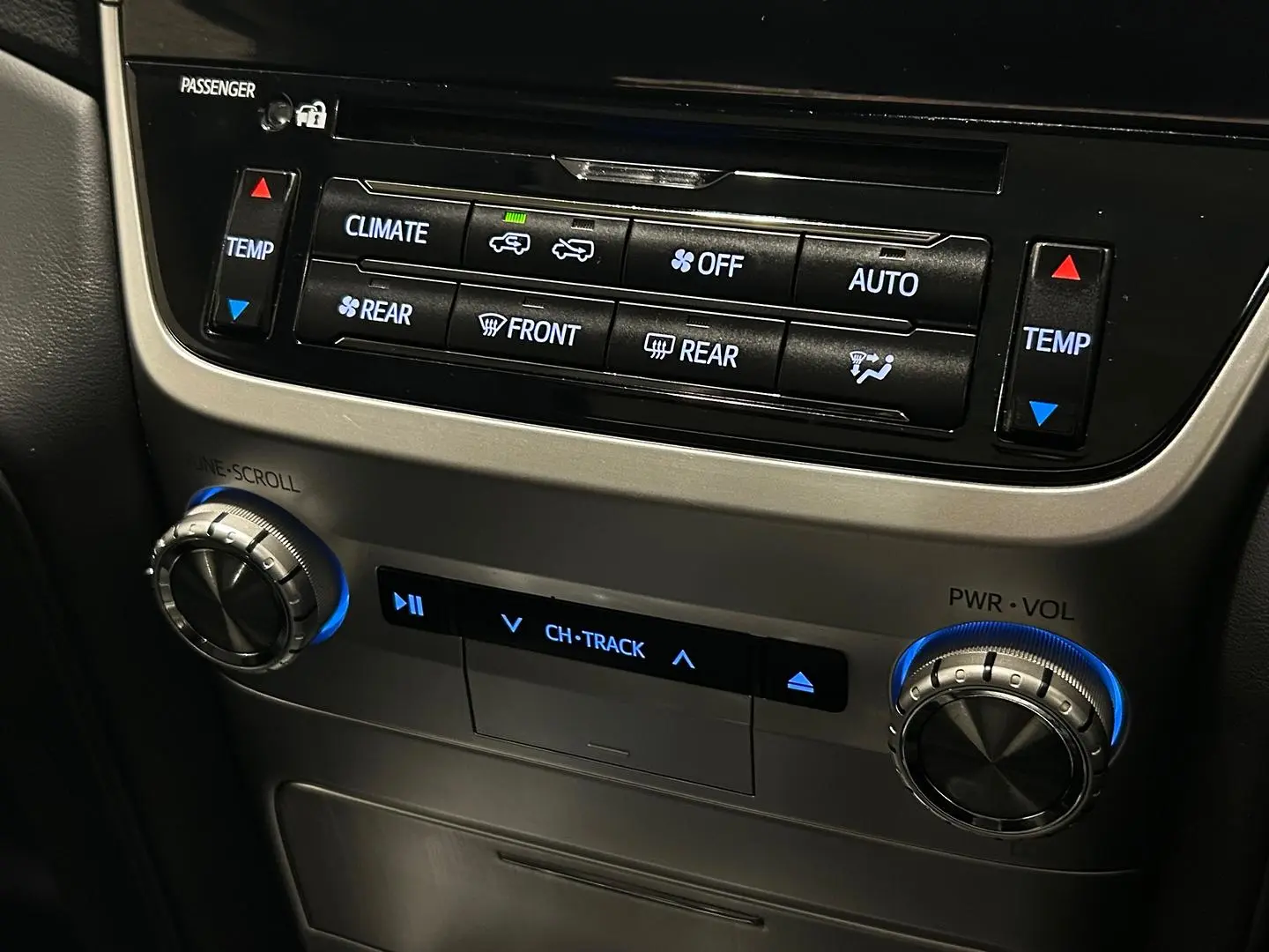 2021 Toyota Landcruiser Gallery Image 23