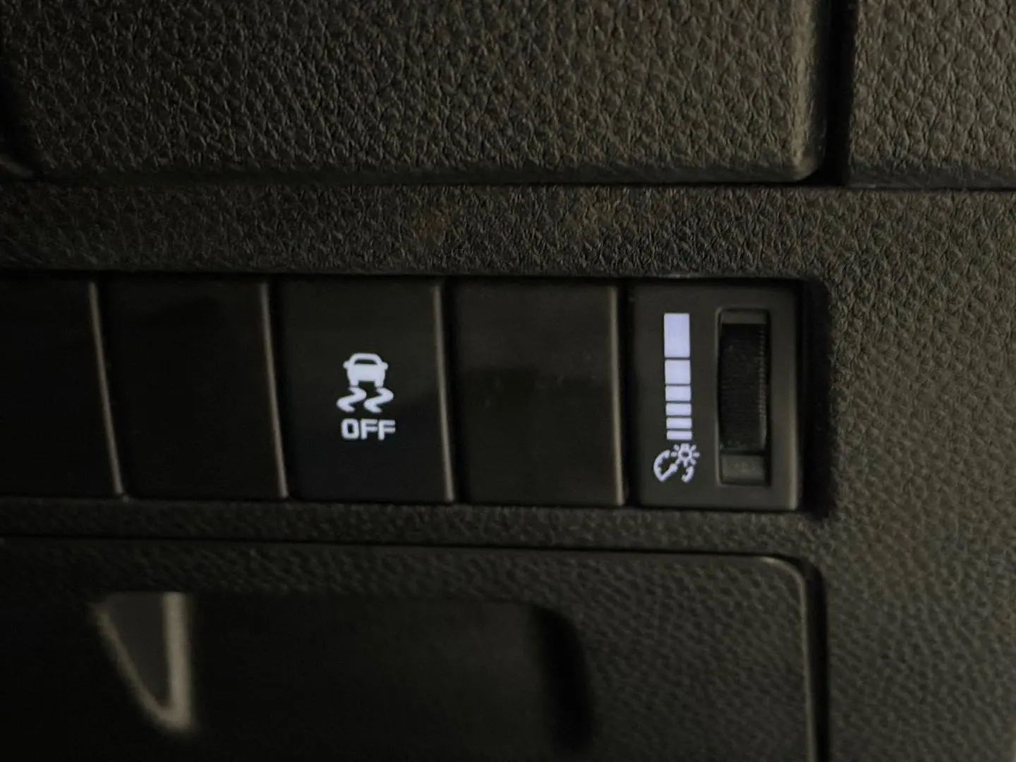 2023 Isuzu D-MAX Gallery Image 24