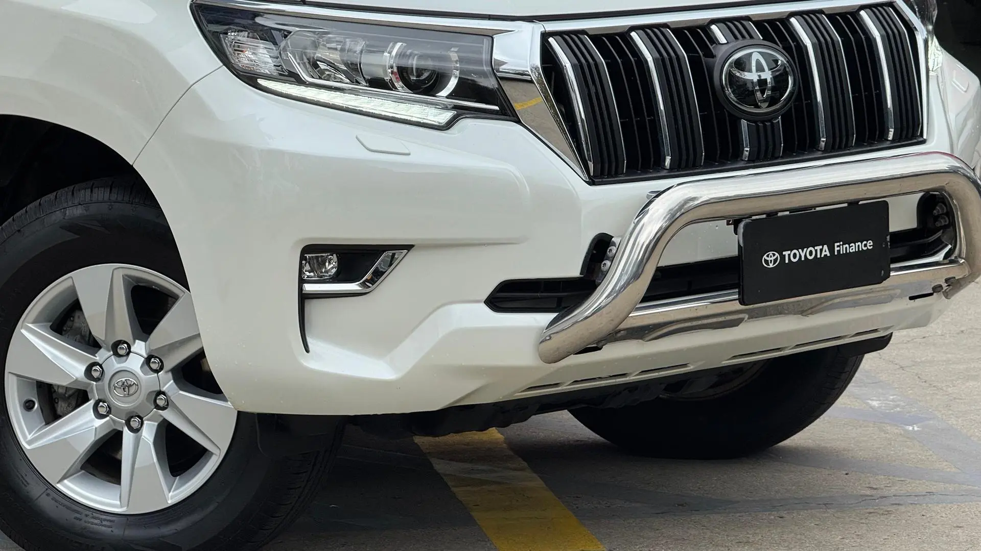 2022 Toyota Landcruiser Prado Gallery Image 4