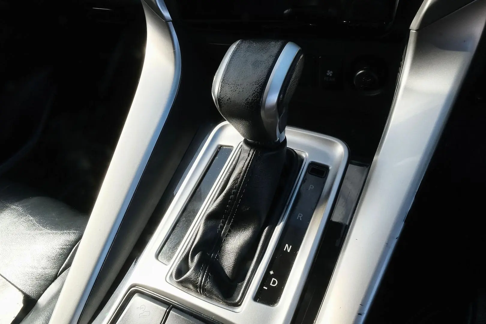 2017 Mitsubishi Pajero Sport Gallery Image 18