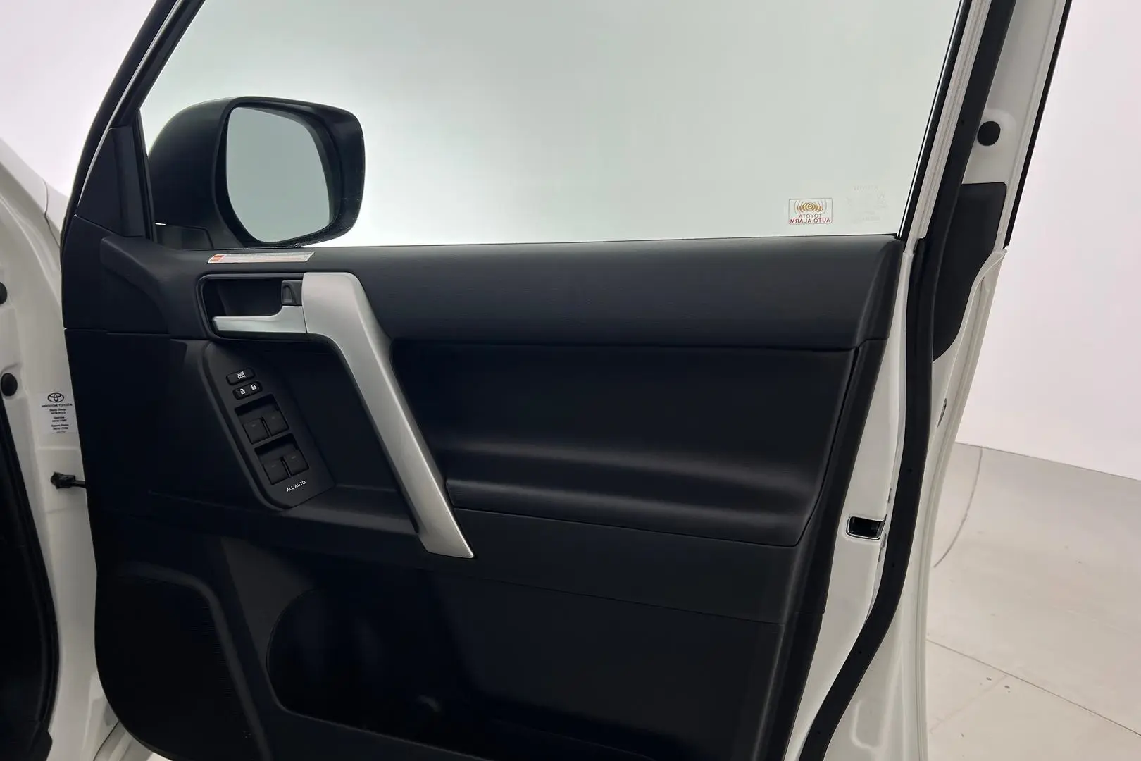 2022 Toyota Landcruiser Prado Gallery Image 19