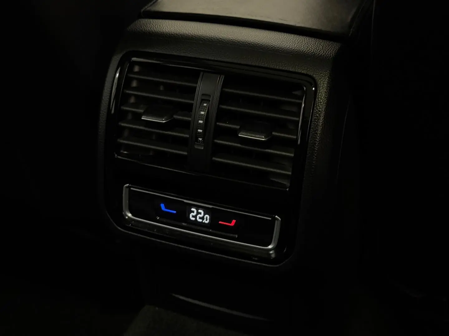 2022 Volkswagen Passat Gallery Image 15