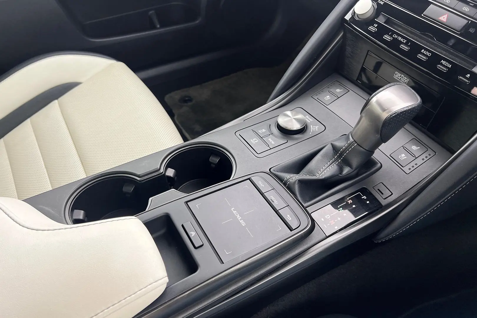 2021 Lexus IS Gallery Image 14
