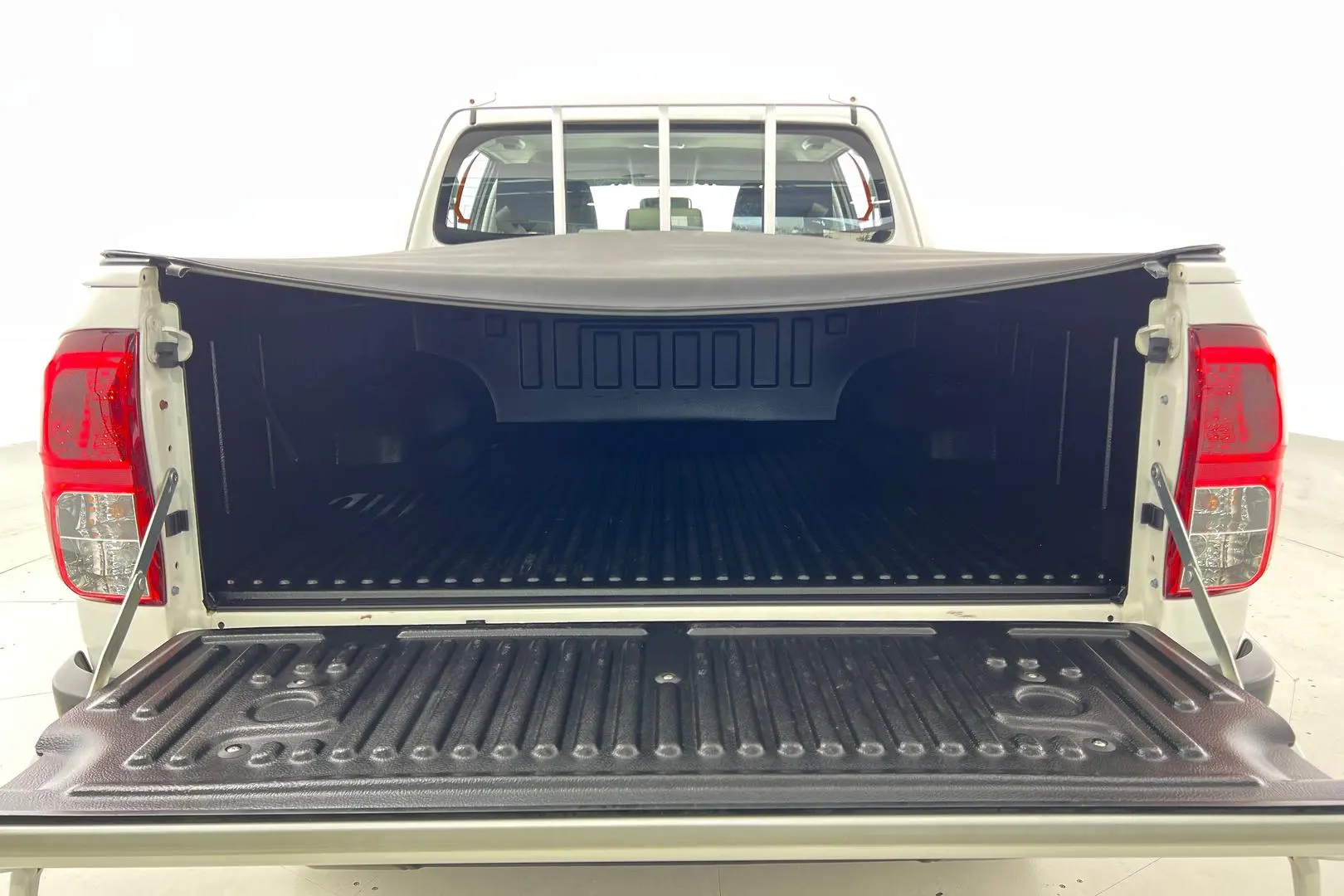 2018 Toyota Hilux Gallery Image 23