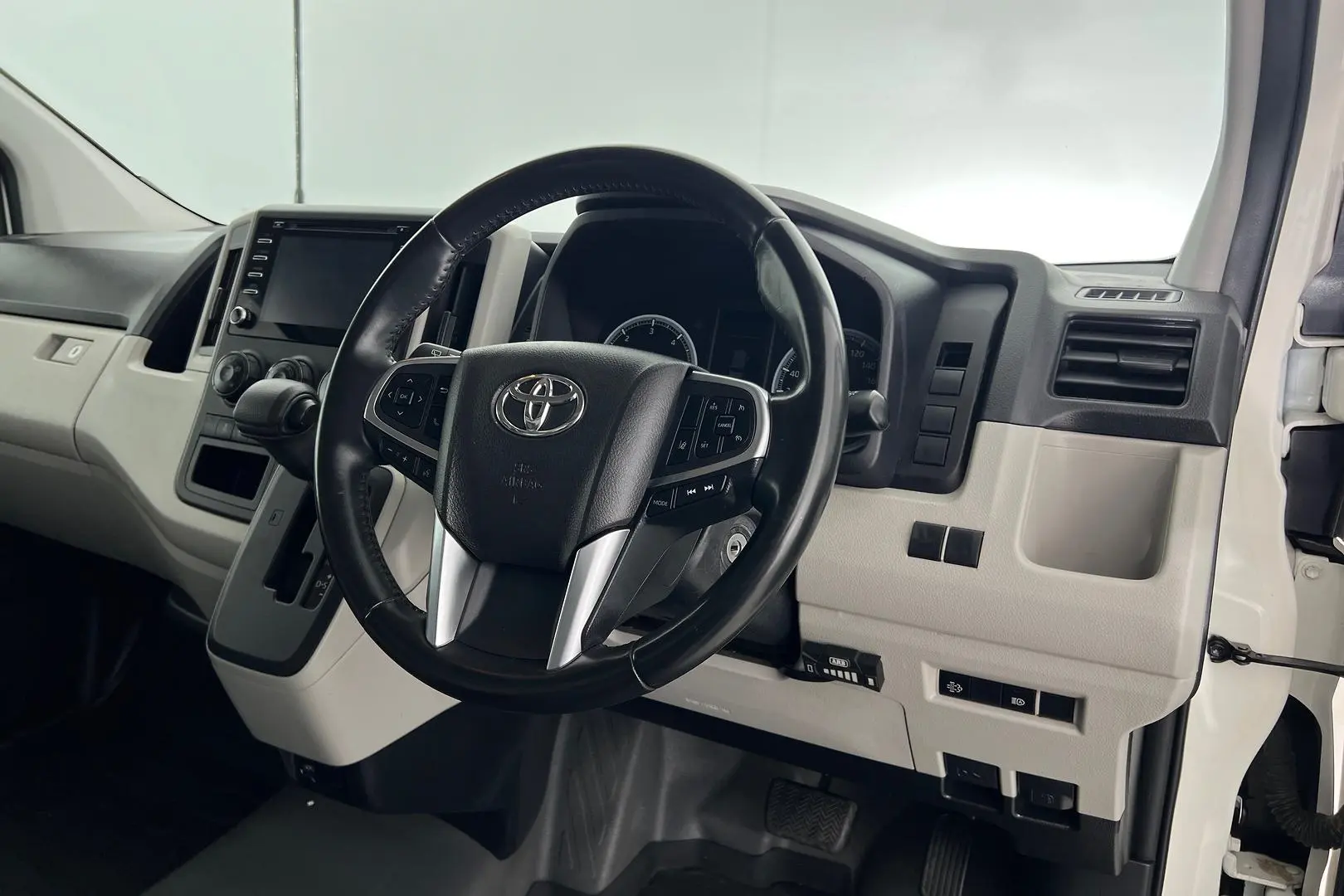 2019 Toyota Hiace Gallery Image 11