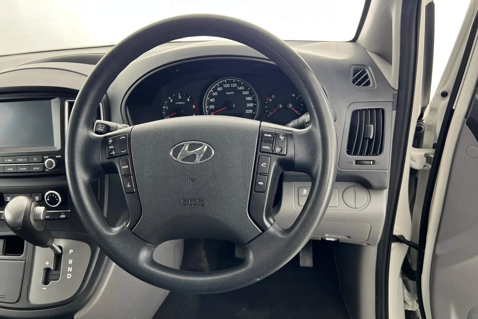 2018 Hyundai iLoad Gallery Image 17