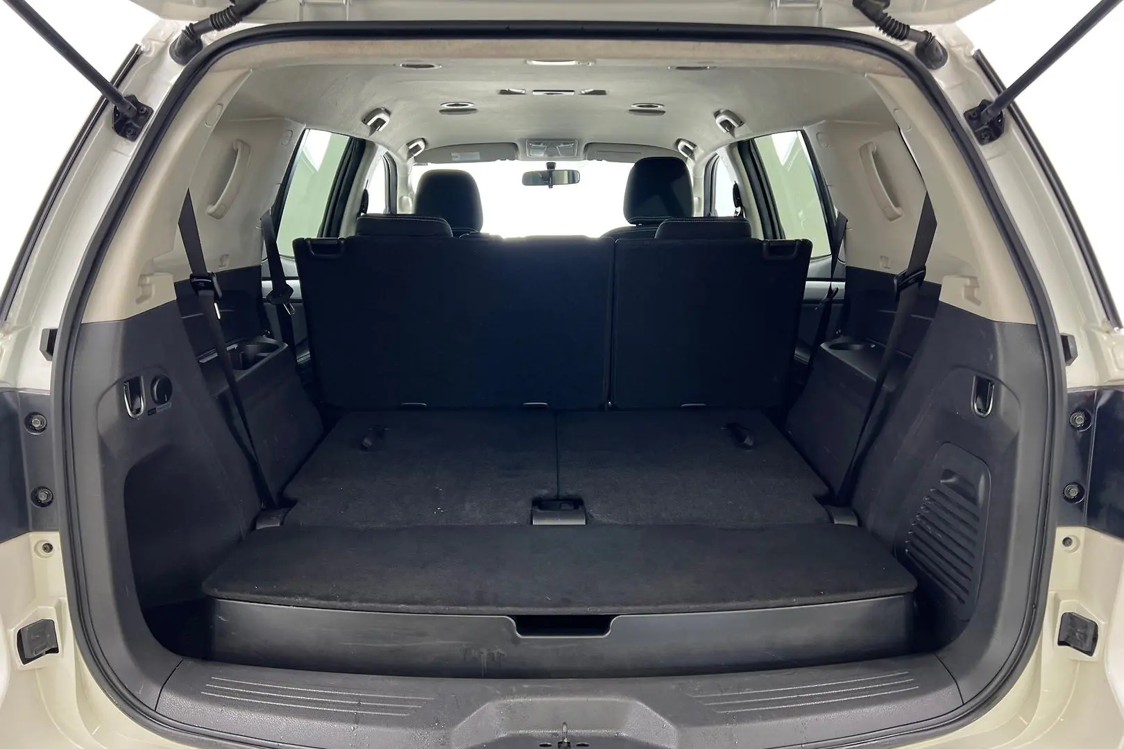 2018 Isuzu MU-X Gallery Image 25