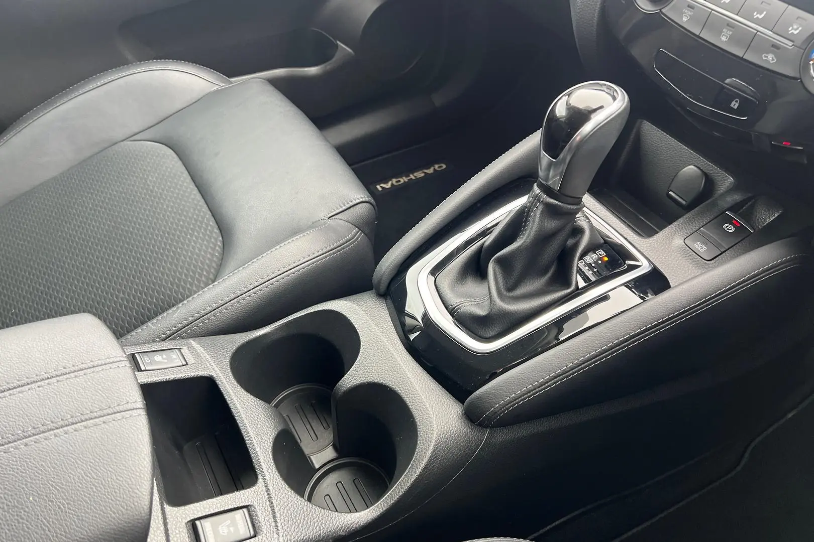 2019 Nissan QASHQAI Gallery Image 13