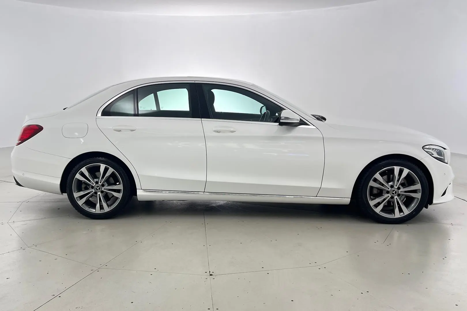 2020 Mercedes-Benz C-Class Gallery Image 3